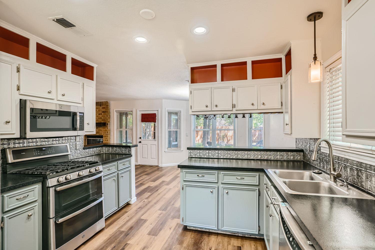 1712 Hermitage Dr, Round Rock, TX 78681