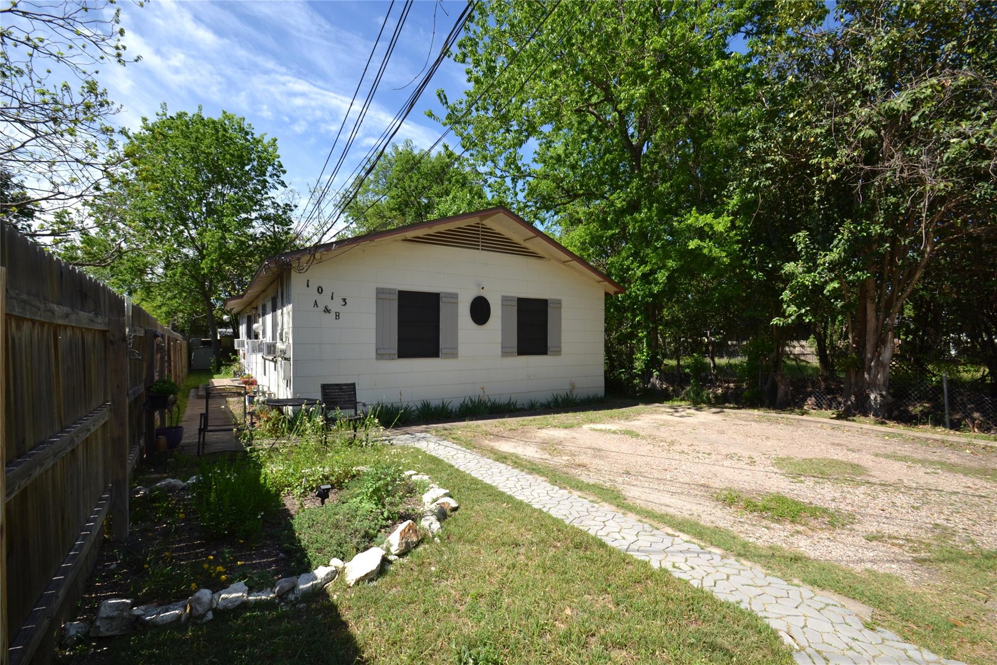 1013 Romeria Dr, Austin, TX 78757