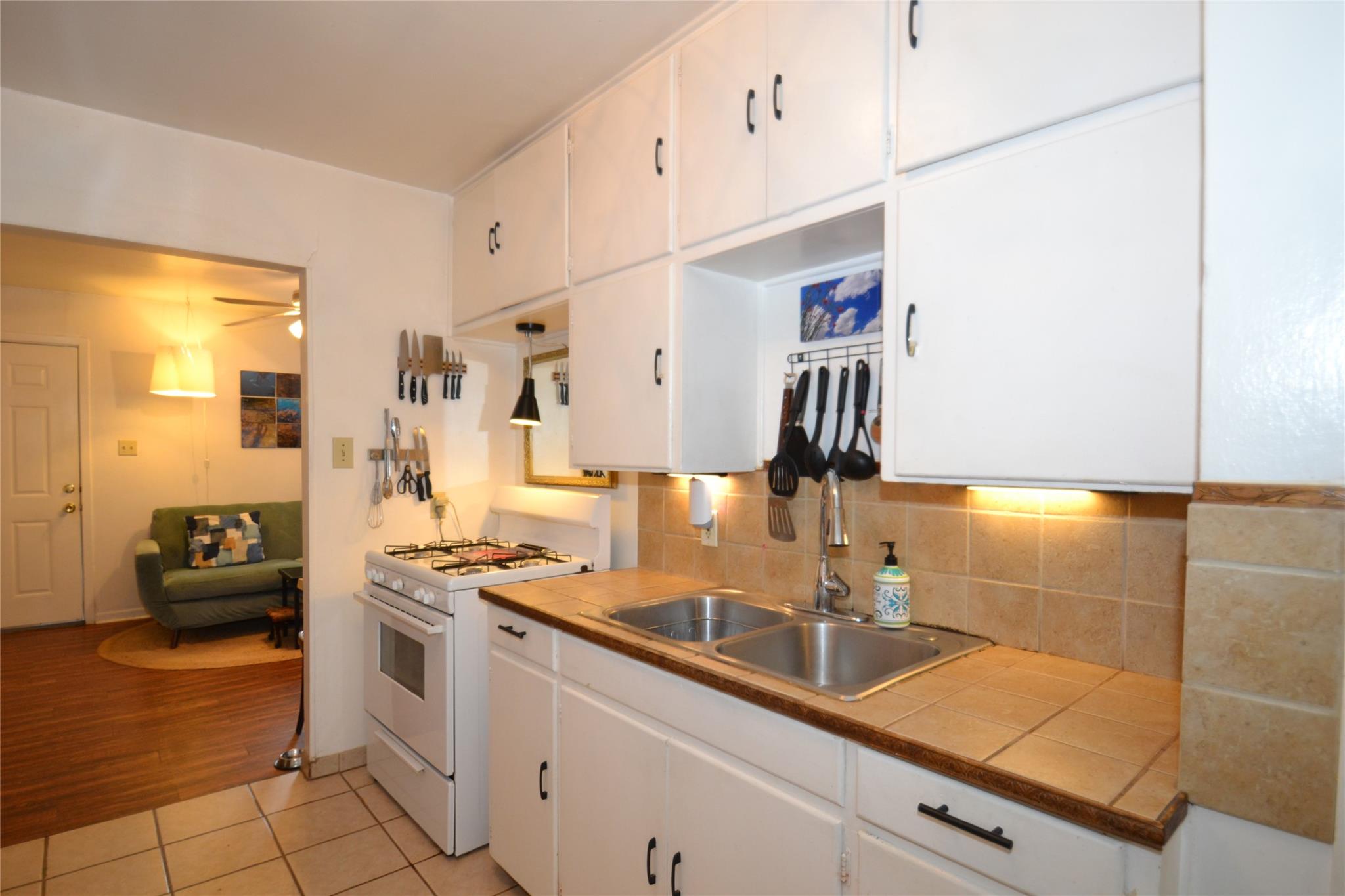 1013 Romeria Dr, Austin, TX 78757