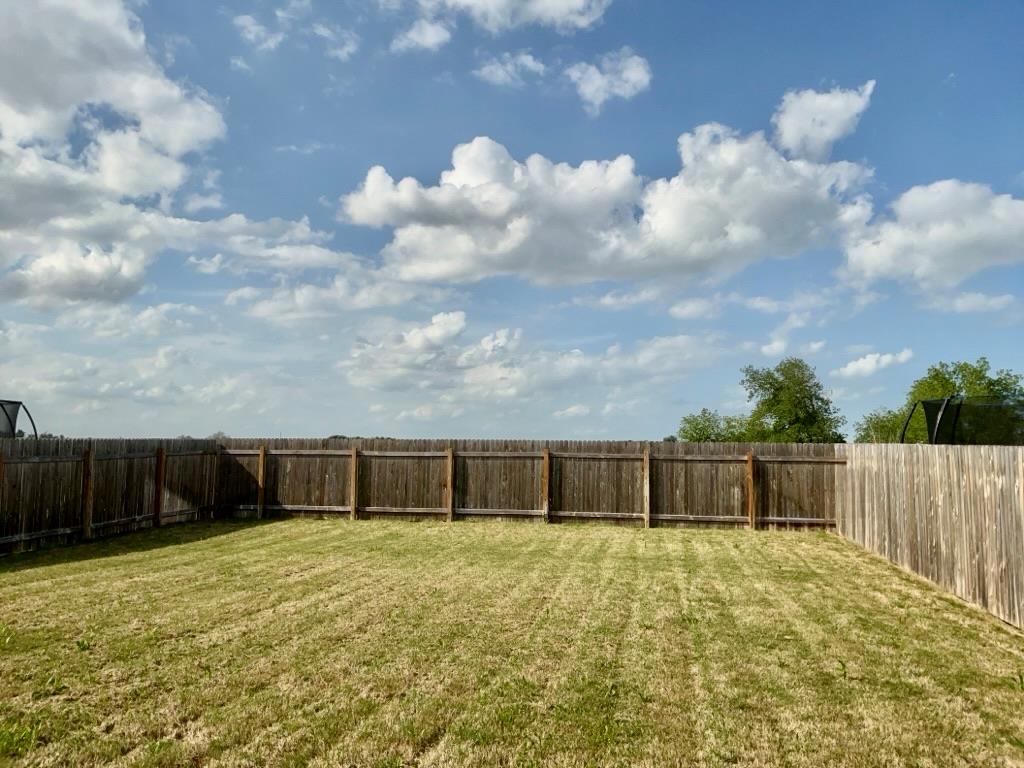 203 Stonebrook Dr, Hutto, TX 78634