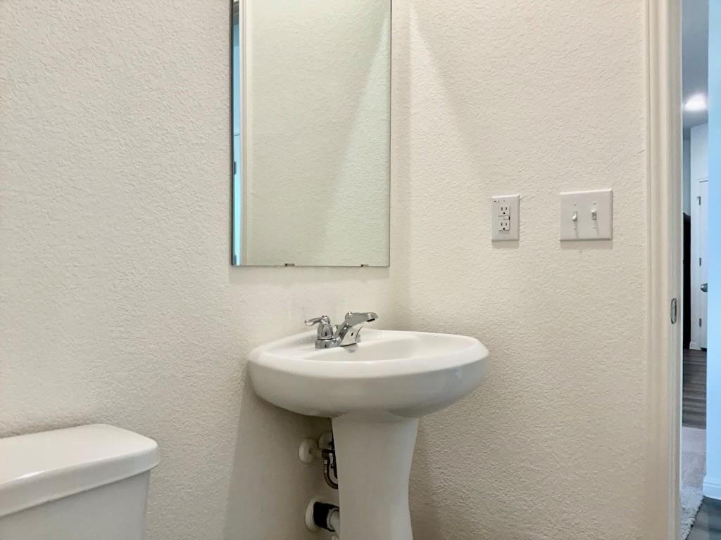 203 Stonebrook Dr, Hutto, TX 78634