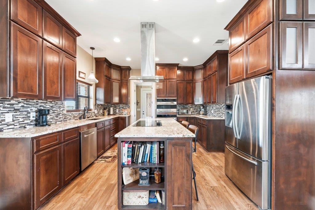 115 Lakeside Cv, Martindale, TX 78655