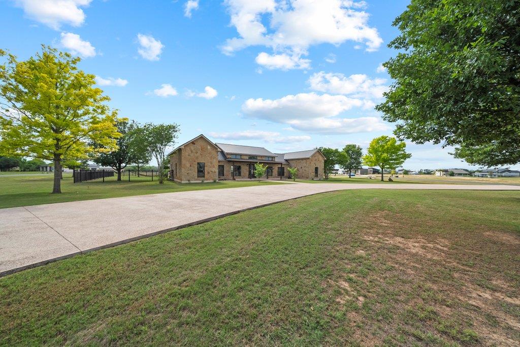115 Lakeside Cv, Martindale, TX 78655