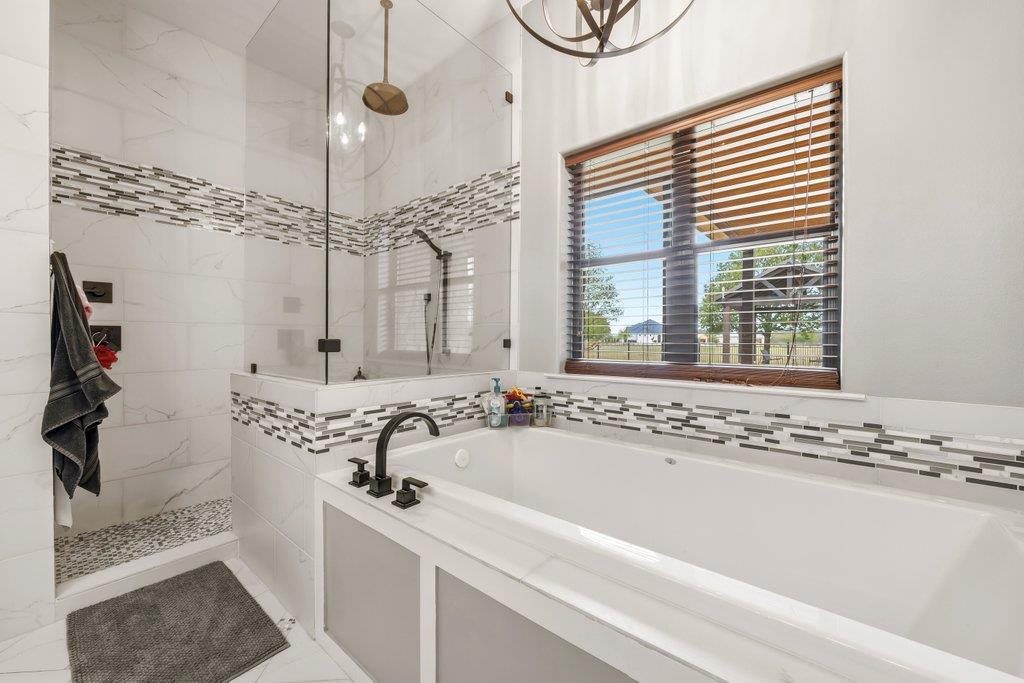 115 Lakeside Cv, Martindale, TX 78655