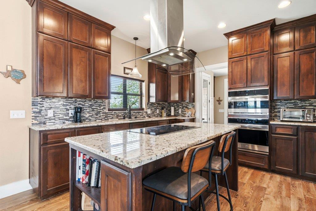 115 Lakeside Cv, Martindale, TX 78655