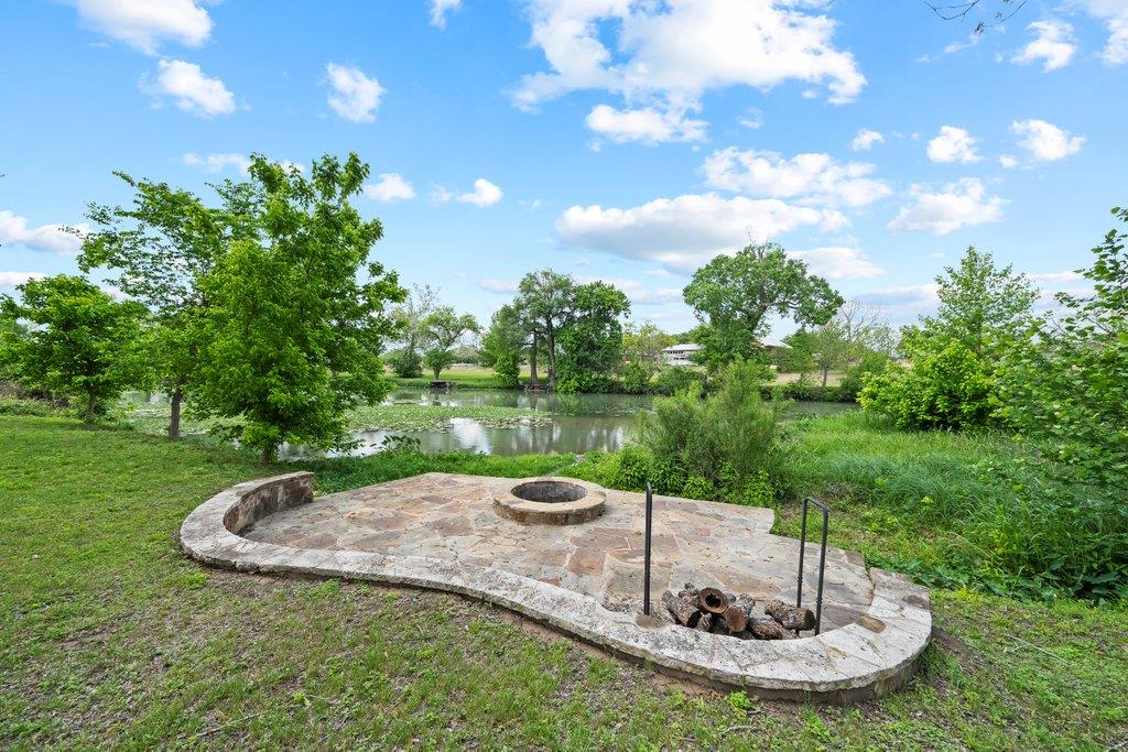 115 Lakeside Cv, Martindale, TX 78655