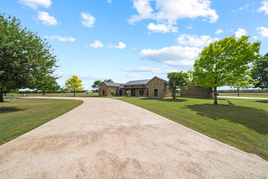 115 Lakeside Cv, Martindale, TX 78655