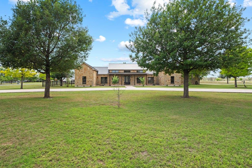 115 Lakeside Cv, Martindale, TX 78655