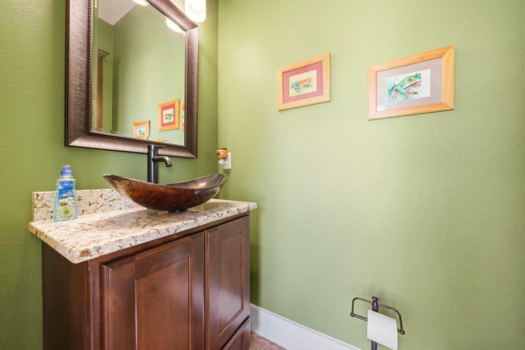 115 Lakeside Cv, Martindale, TX 78655