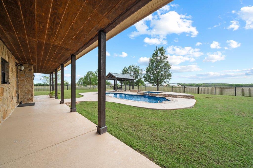 115 Lakeside Cv, Martindale, TX 78655