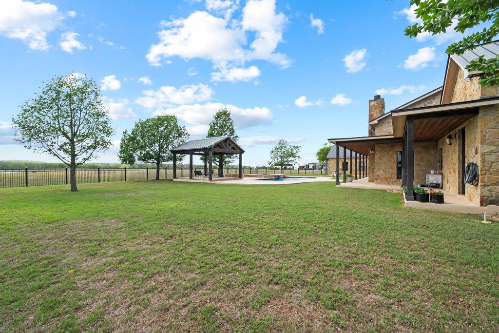 115 Lakeside Cv, Martindale, TX 78655