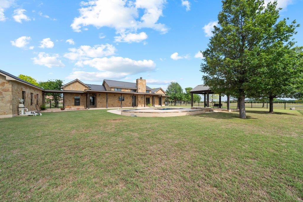 115 Lakeside Cv, Martindale, TX 78655