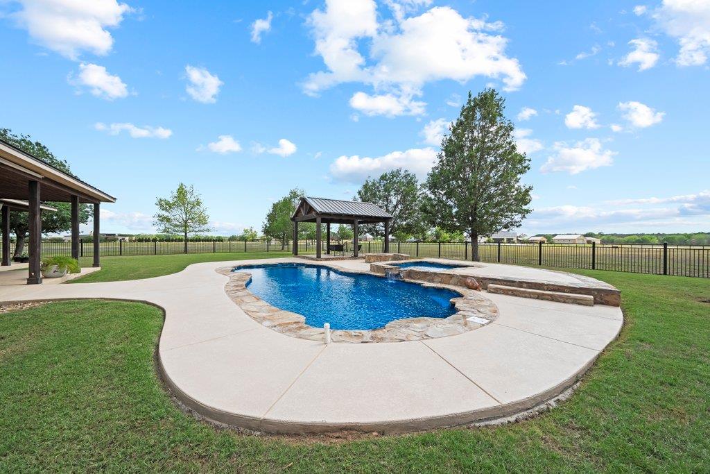 115 Lakeside Cv, Martindale, TX 78655