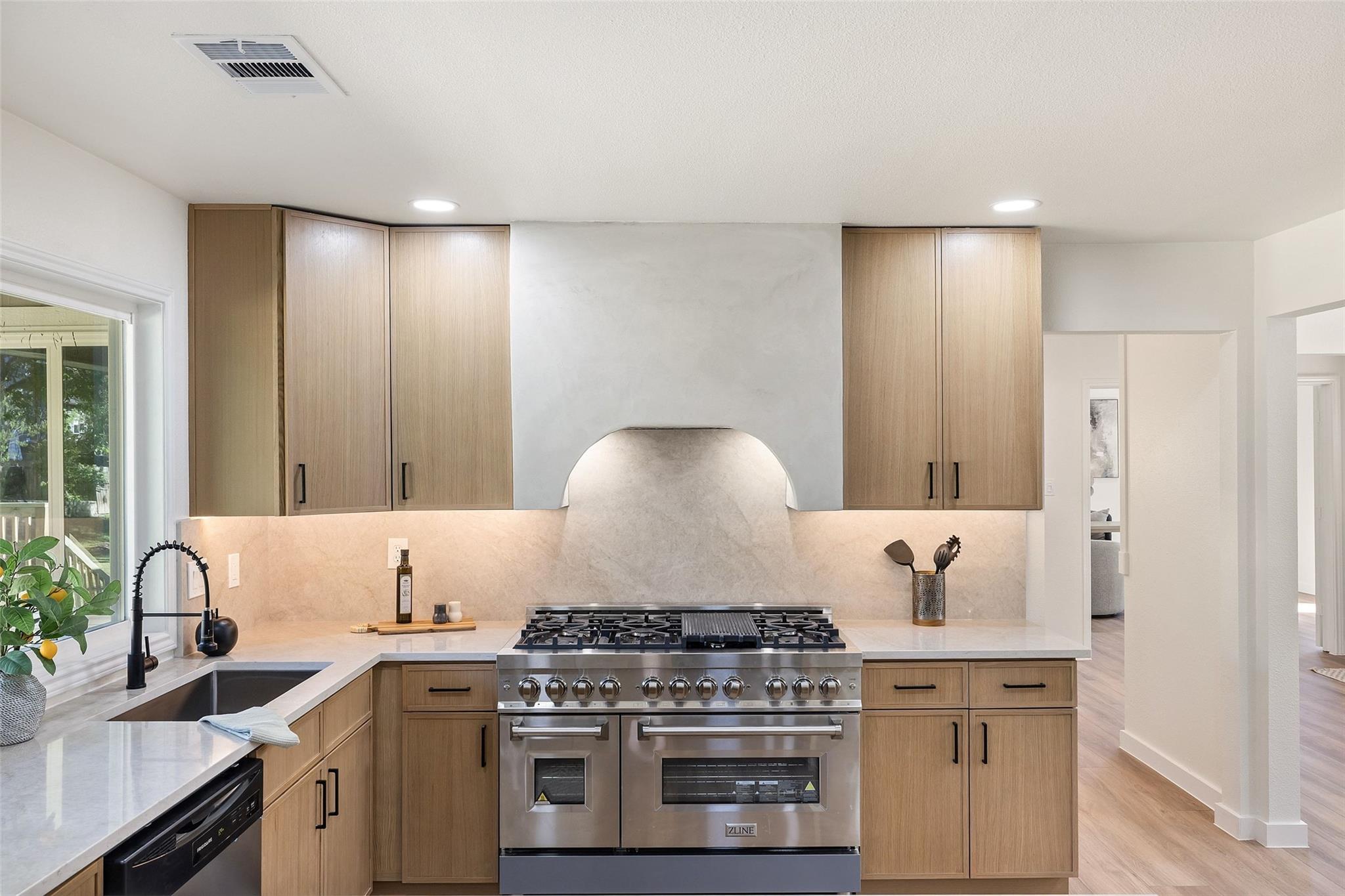 207 Norwood St W, Georgetown, TX 78628