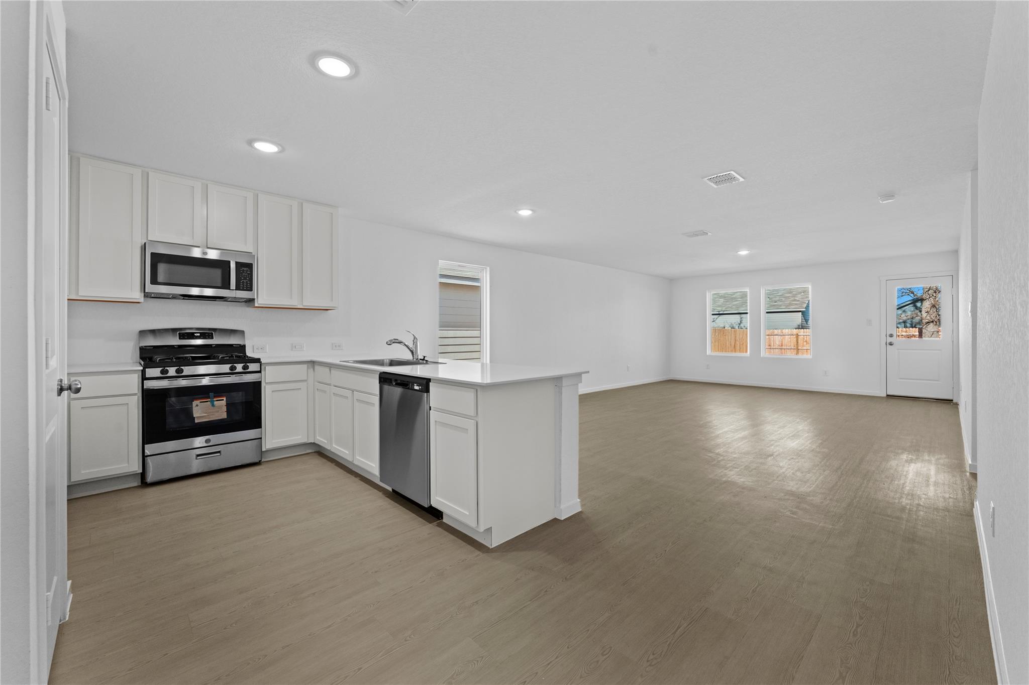 106 Ellendale Pl, Fredericksburg, TX 78624