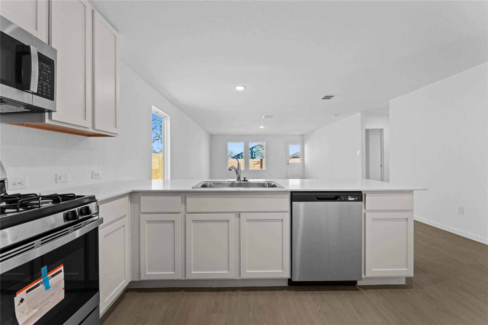 106 Ellendale Pl, Fredericksburg, TX 78624