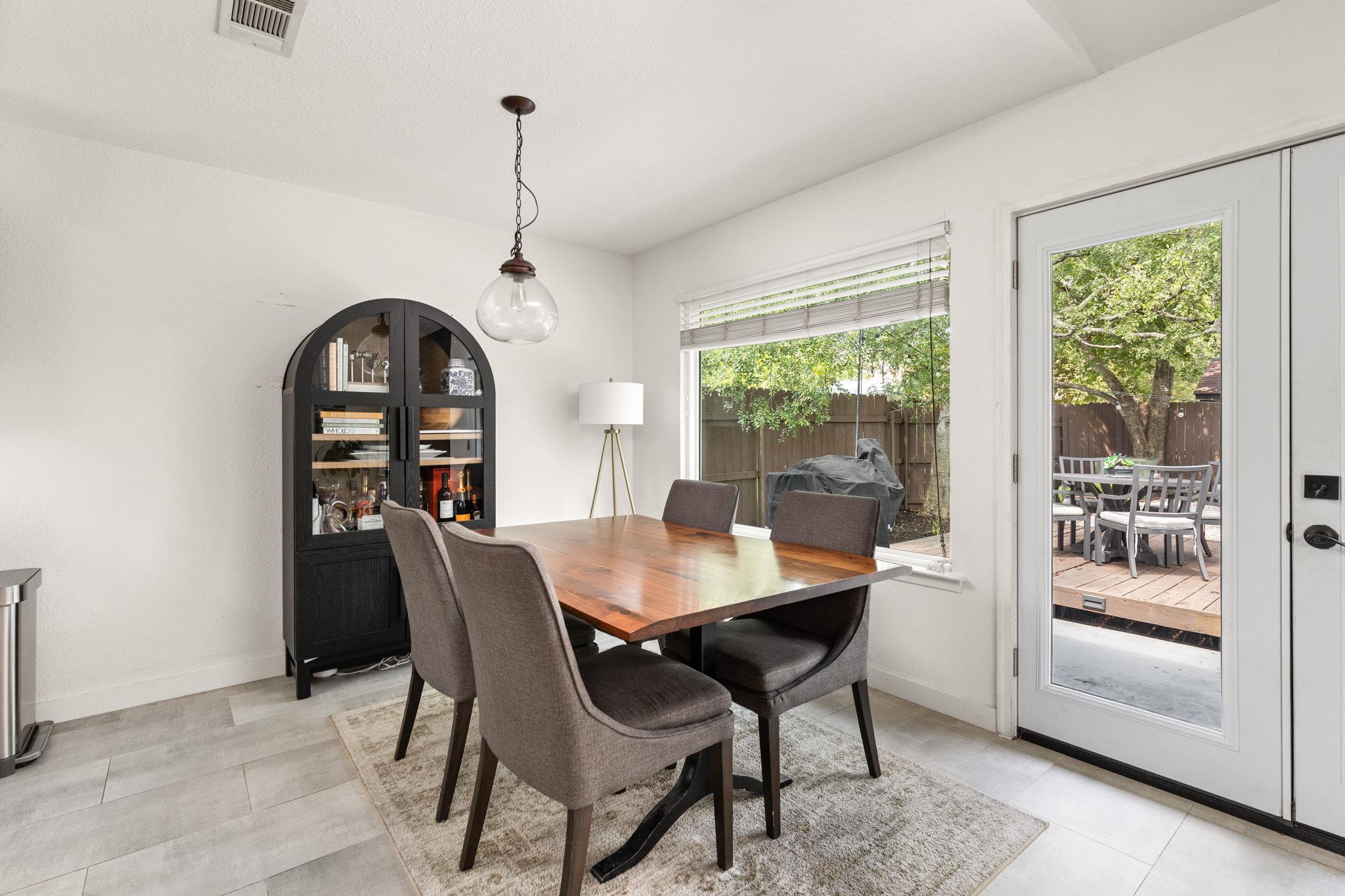 8000 Treehouse Ln, Austin, TX 78749