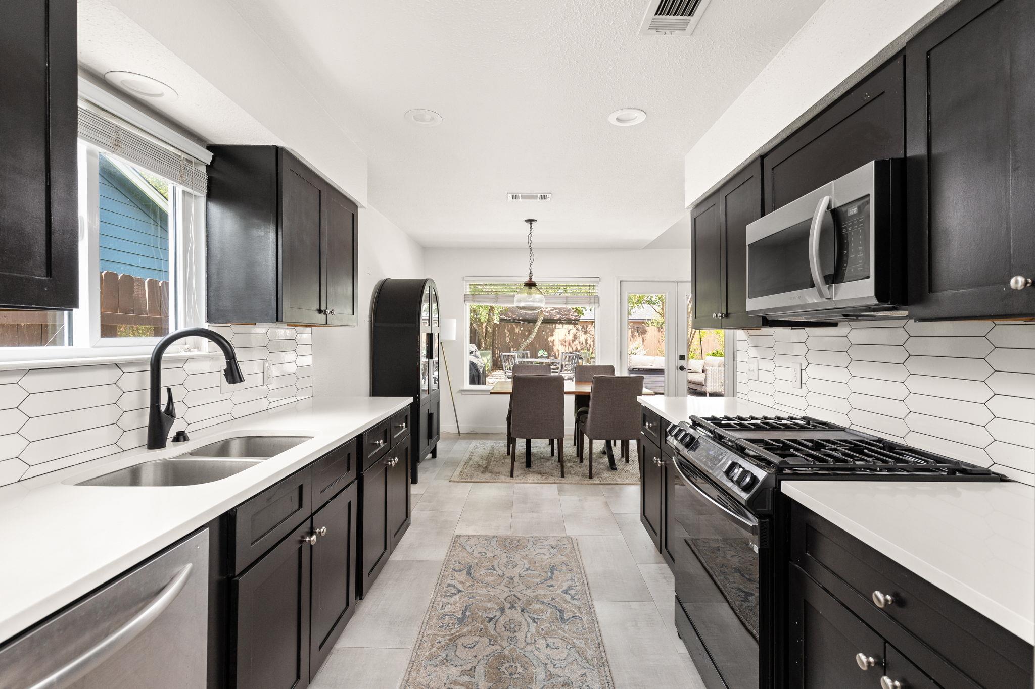 8000 Treehouse Ln, Austin, TX 78749