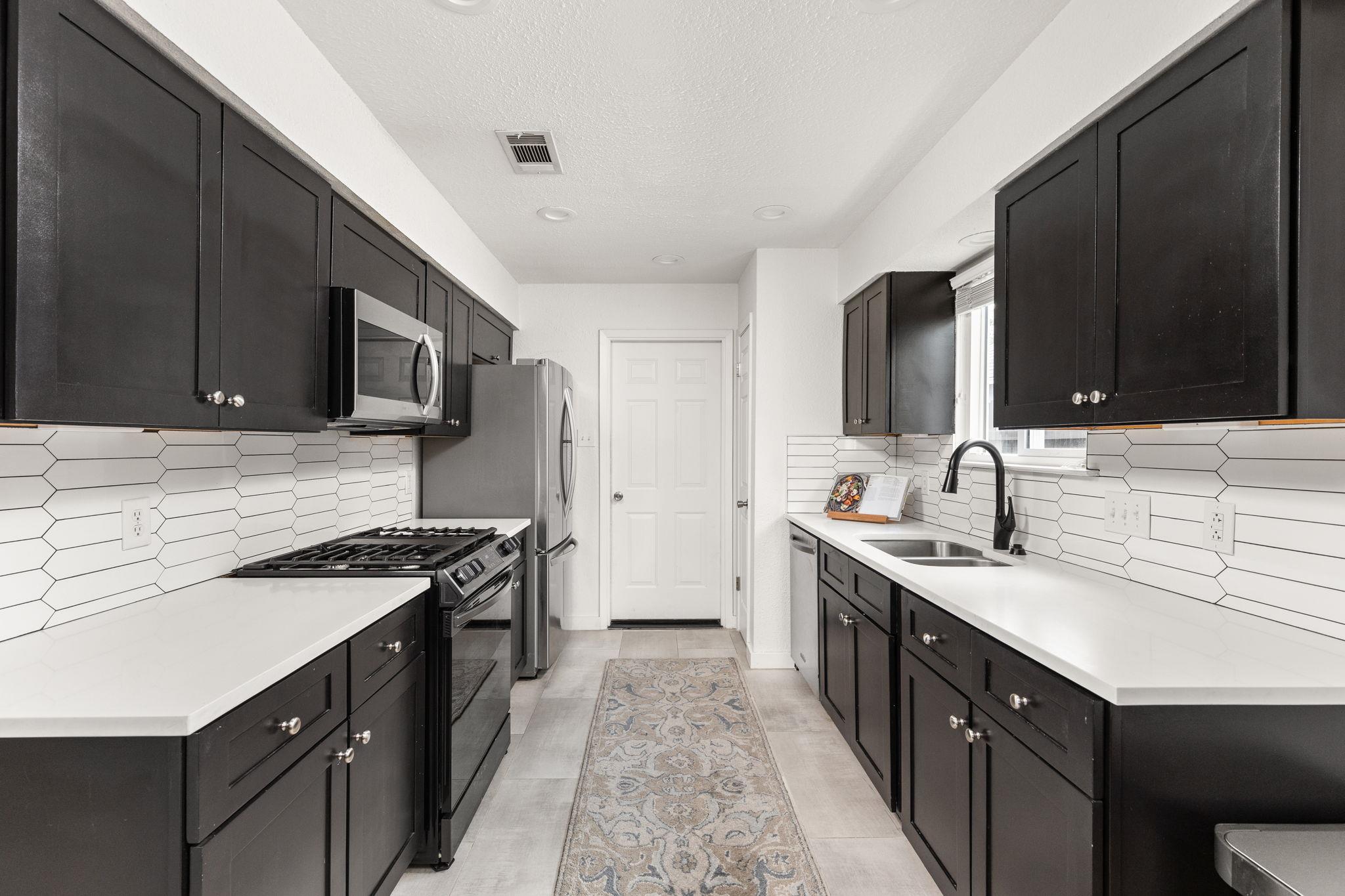 8000 Treehouse Ln, Austin, TX 78749