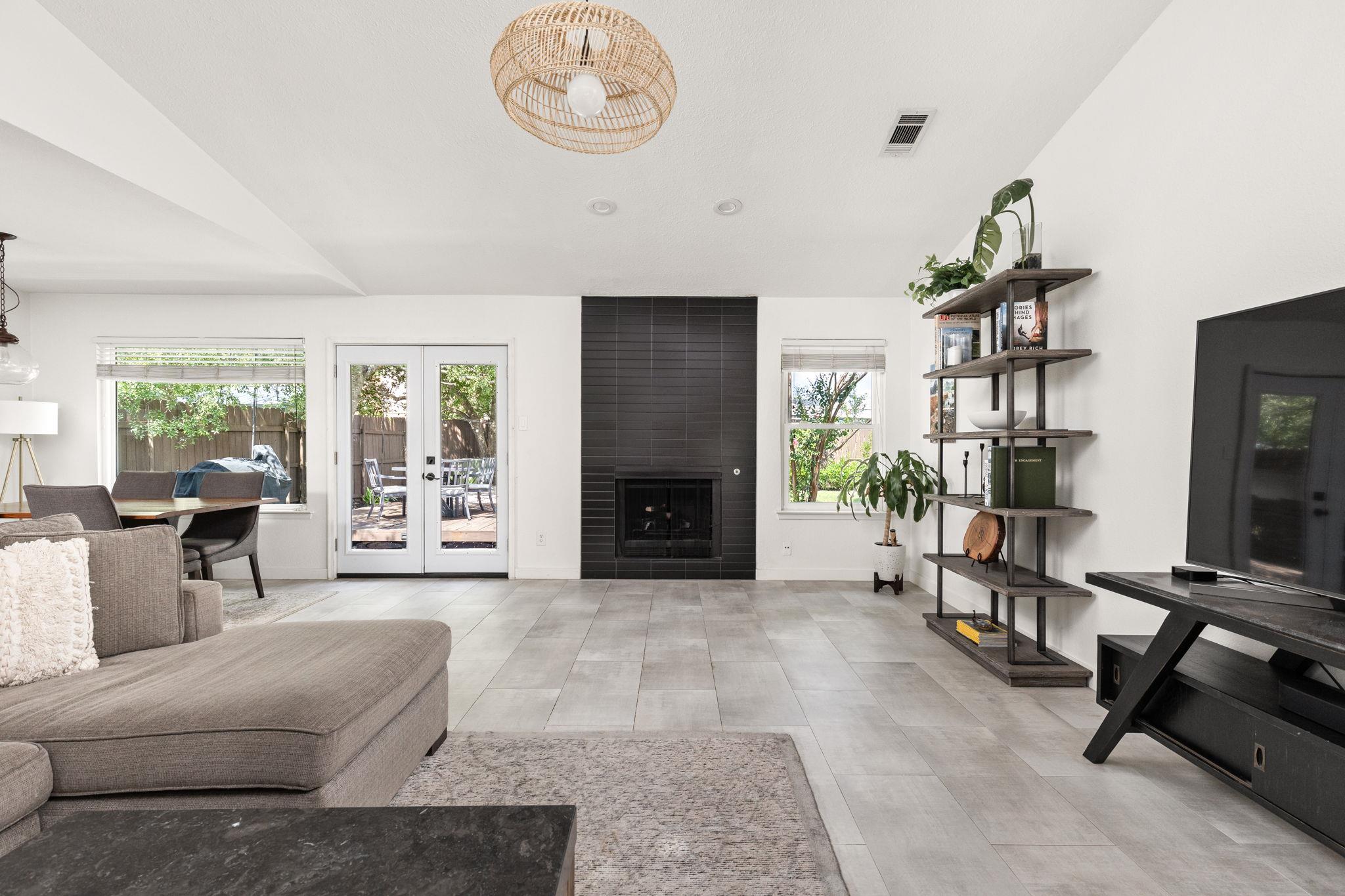 8000 Treehouse Ln, Austin, TX 78749