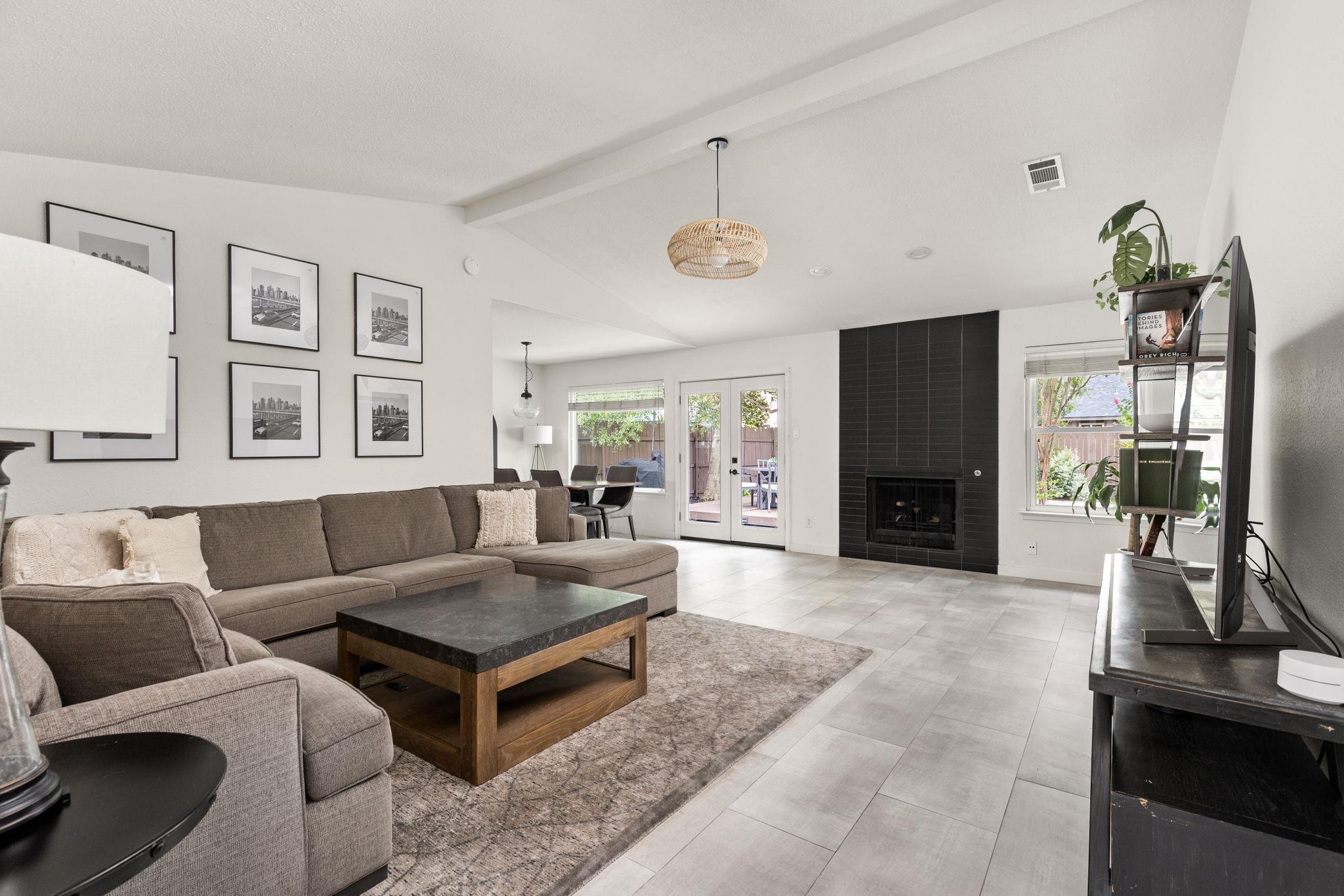 8000 Treehouse Ln, Austin, TX 78749