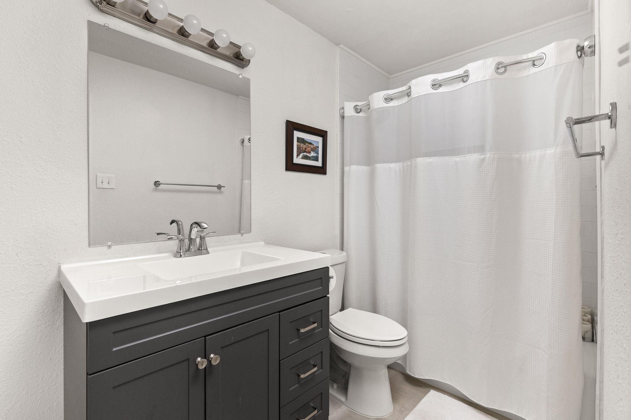 8000 Treehouse Ln, Austin, TX 78749