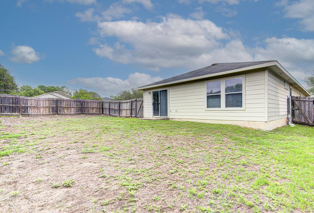 205 Mood Lake Dr, Kyle, TX 78640