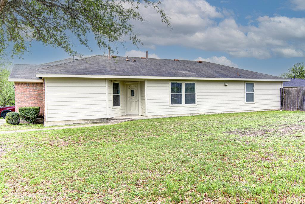 205 Mood Lake Dr, Kyle, TX 78640