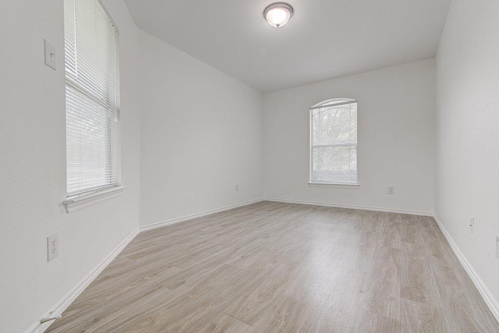 205 Mood Lake Dr, Kyle, TX 78640