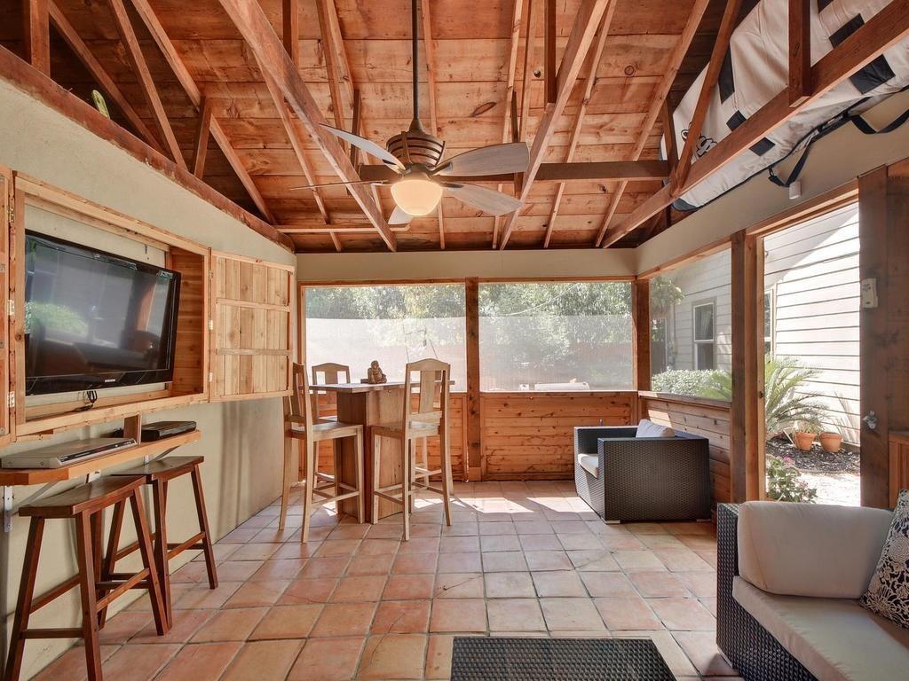 610 W North Loop Blvd, Austin, TX 78751