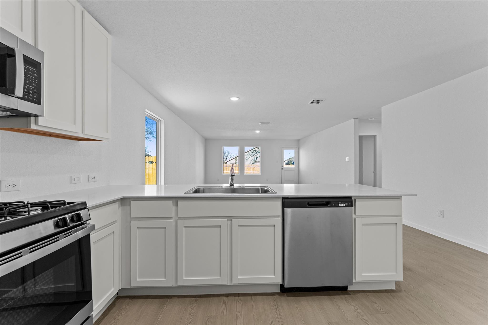 110 Ellendale Pl, Fredericksburg, TX 78624