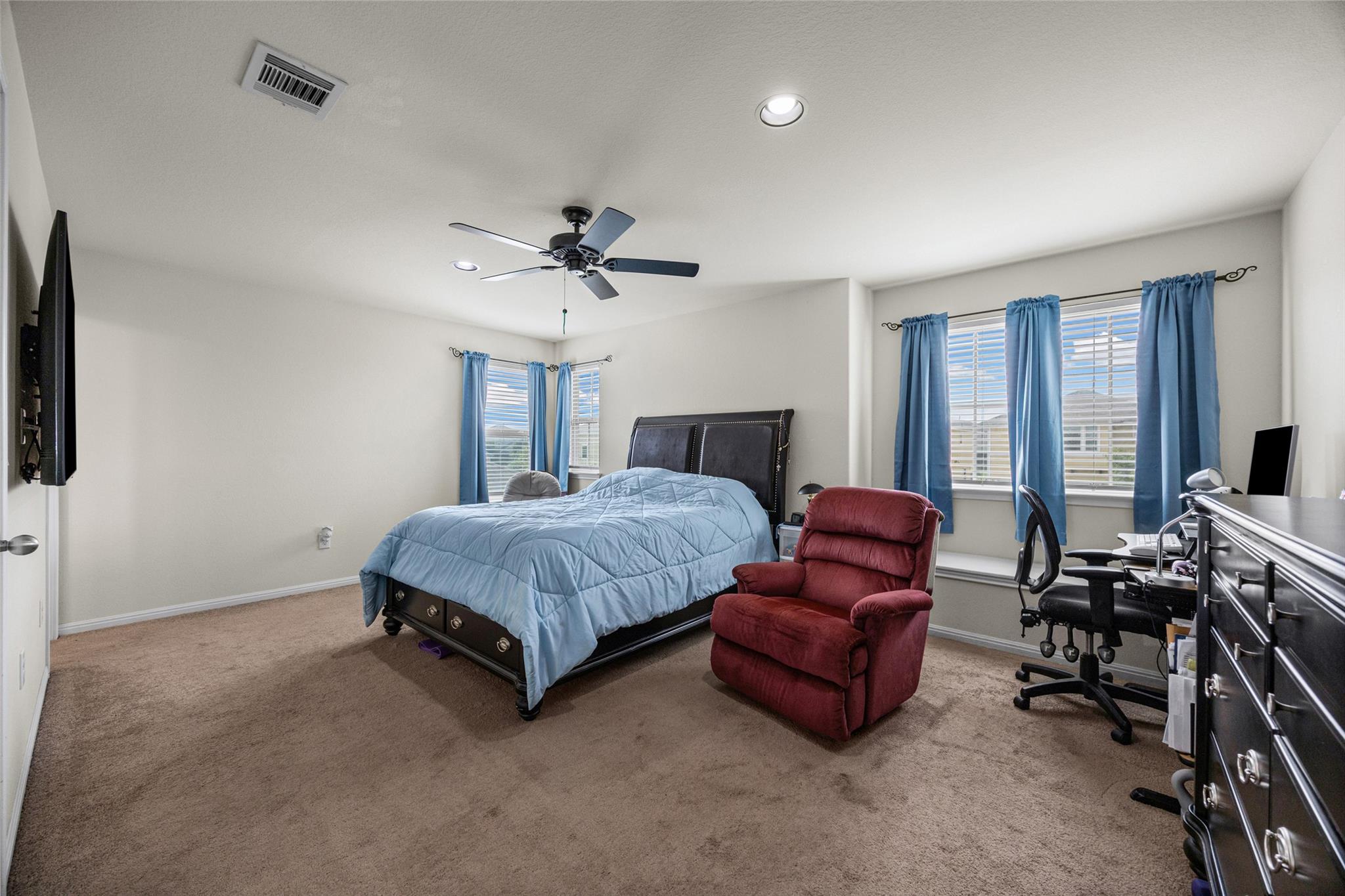250 Twisted Oaks Ln, Buda, TX 78610