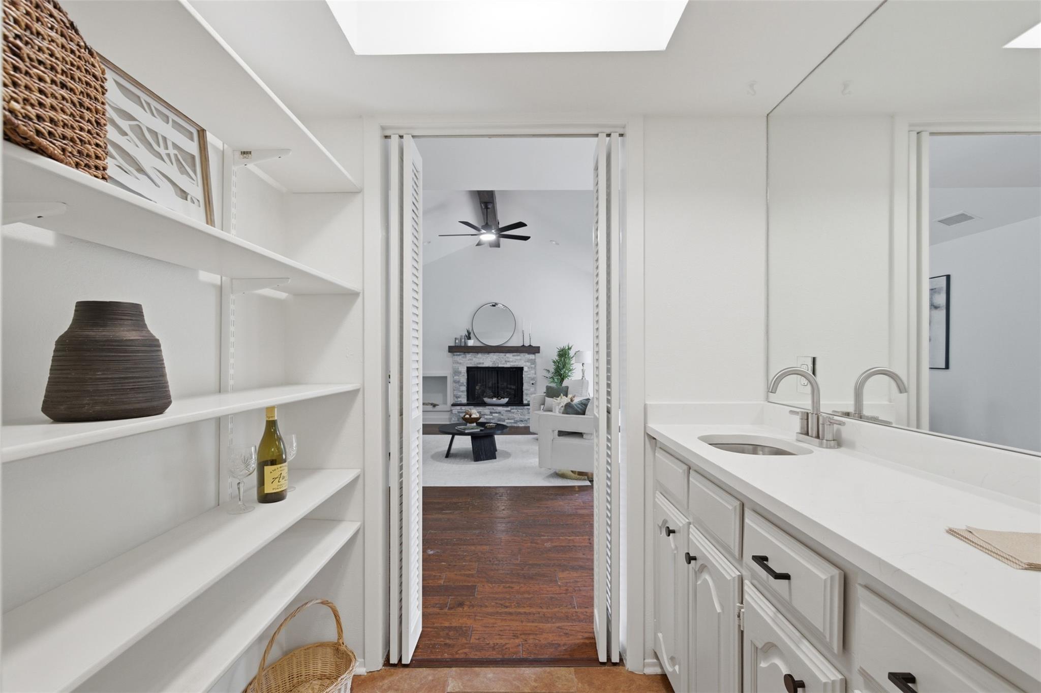 6207 Shadow Mountain Dr, Austin, TX 78731