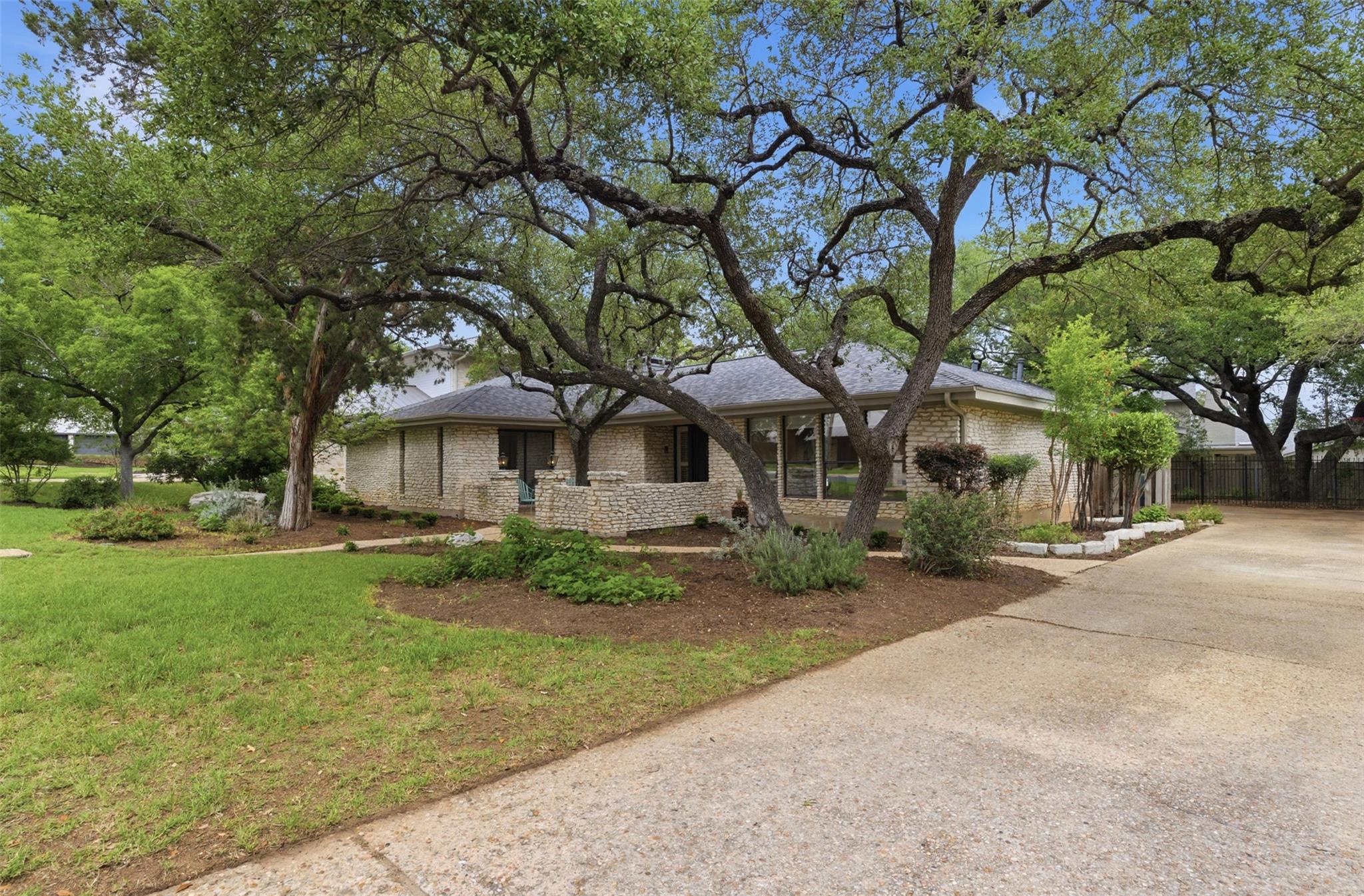 6207 Shadow Mountain Dr, Austin, TX 78731
