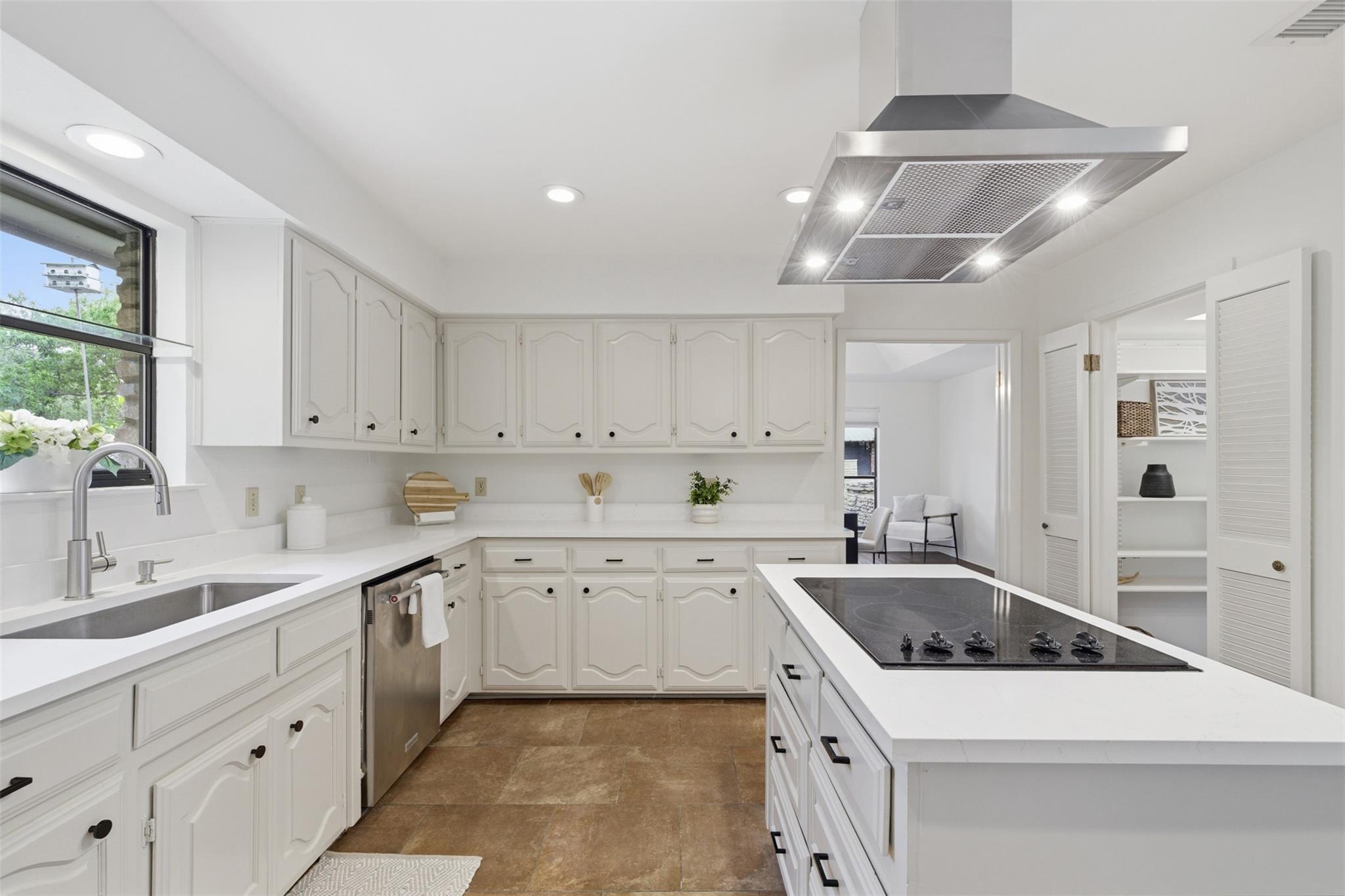 6207 Shadow Mountain Dr, Austin, TX 78731