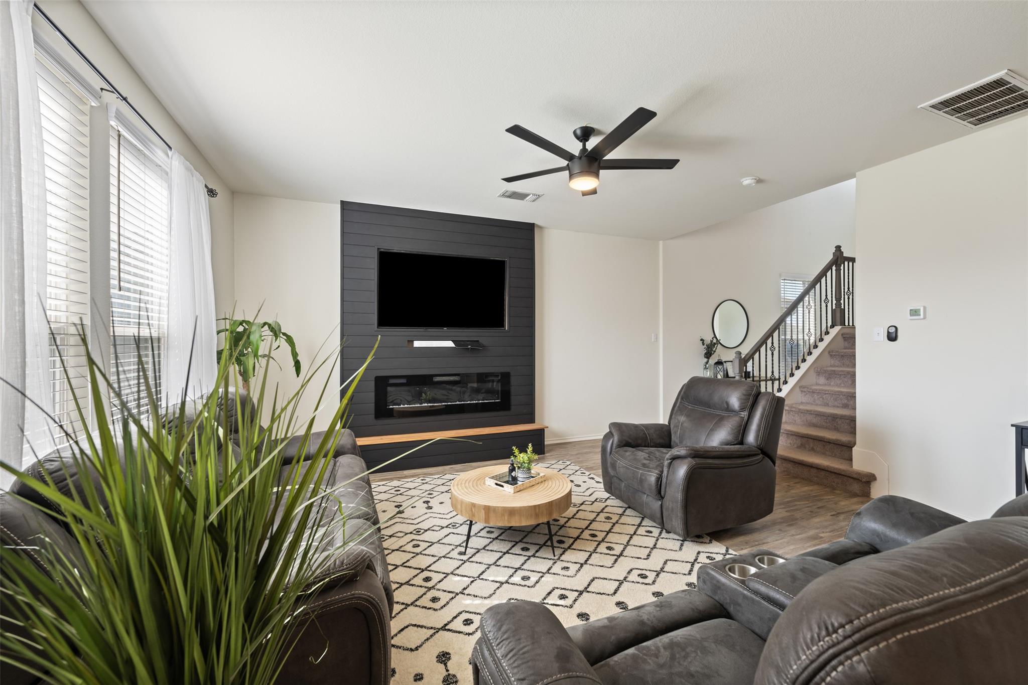 328 Thornless Cir, Buda, TX 78610