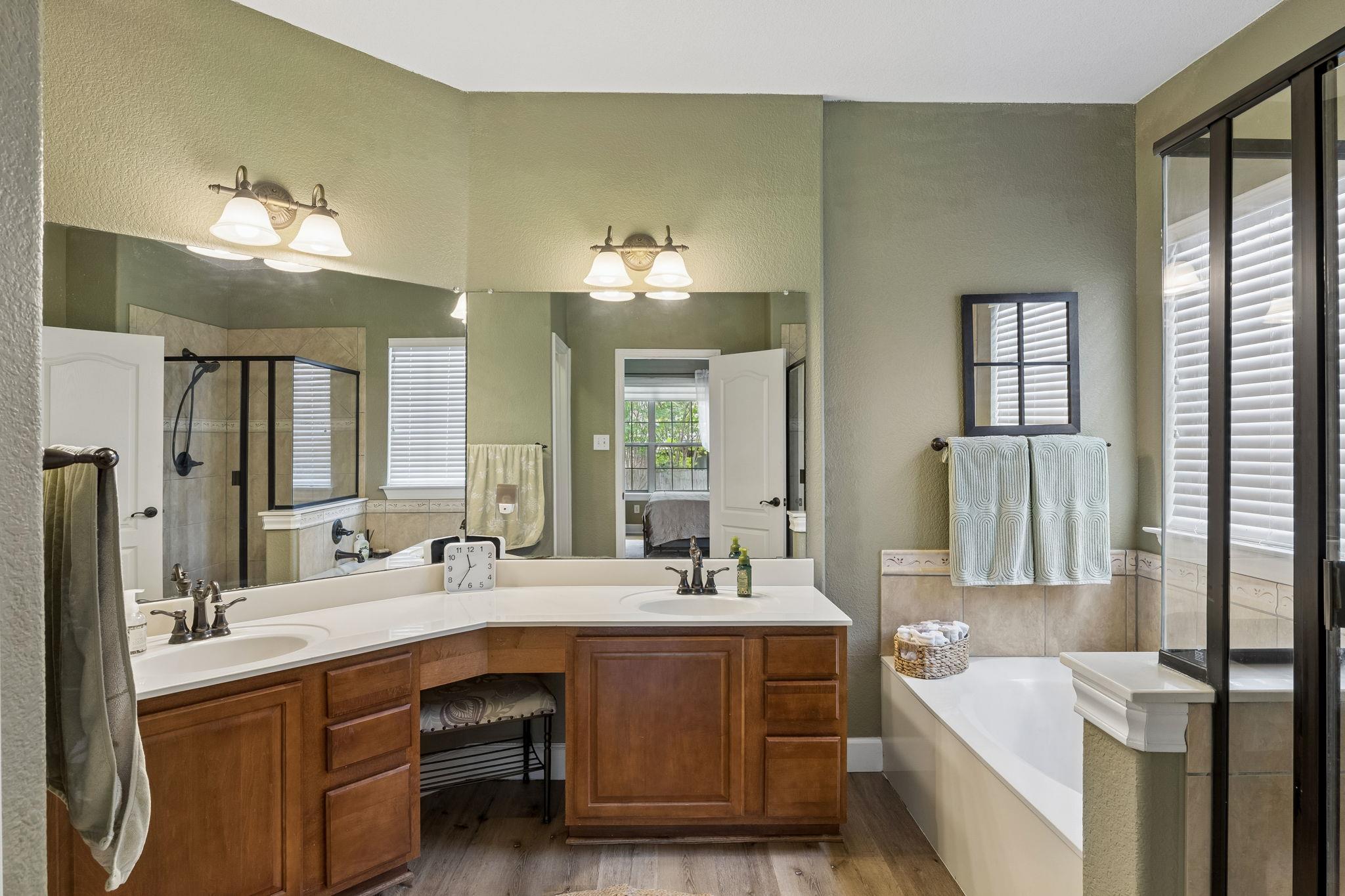 309 Island Oak Dr, Austin, TX 78748