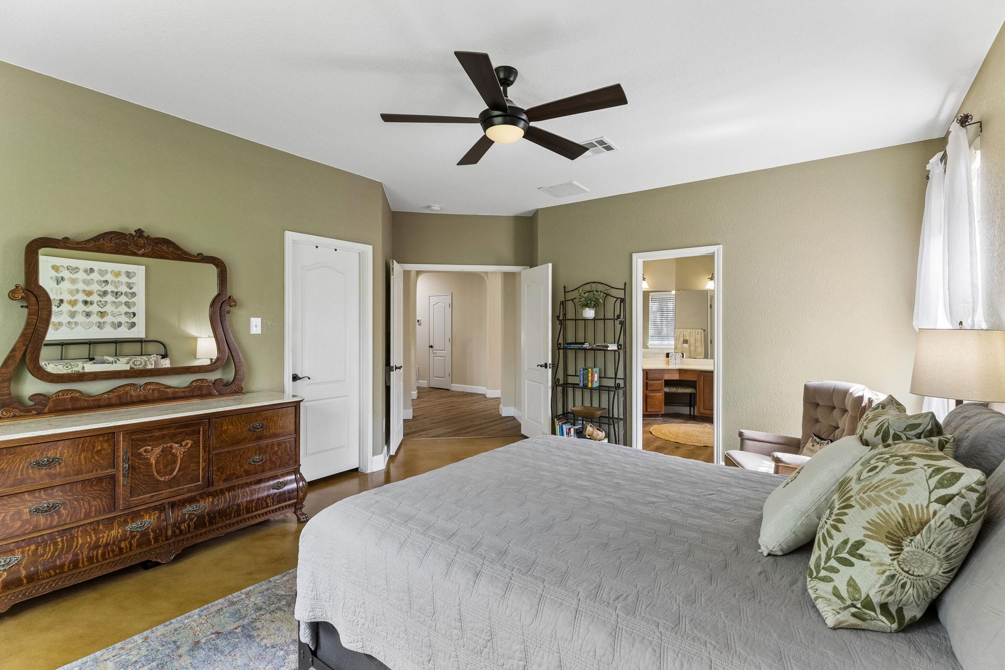 309 Island Oak Dr, Austin, TX 78748