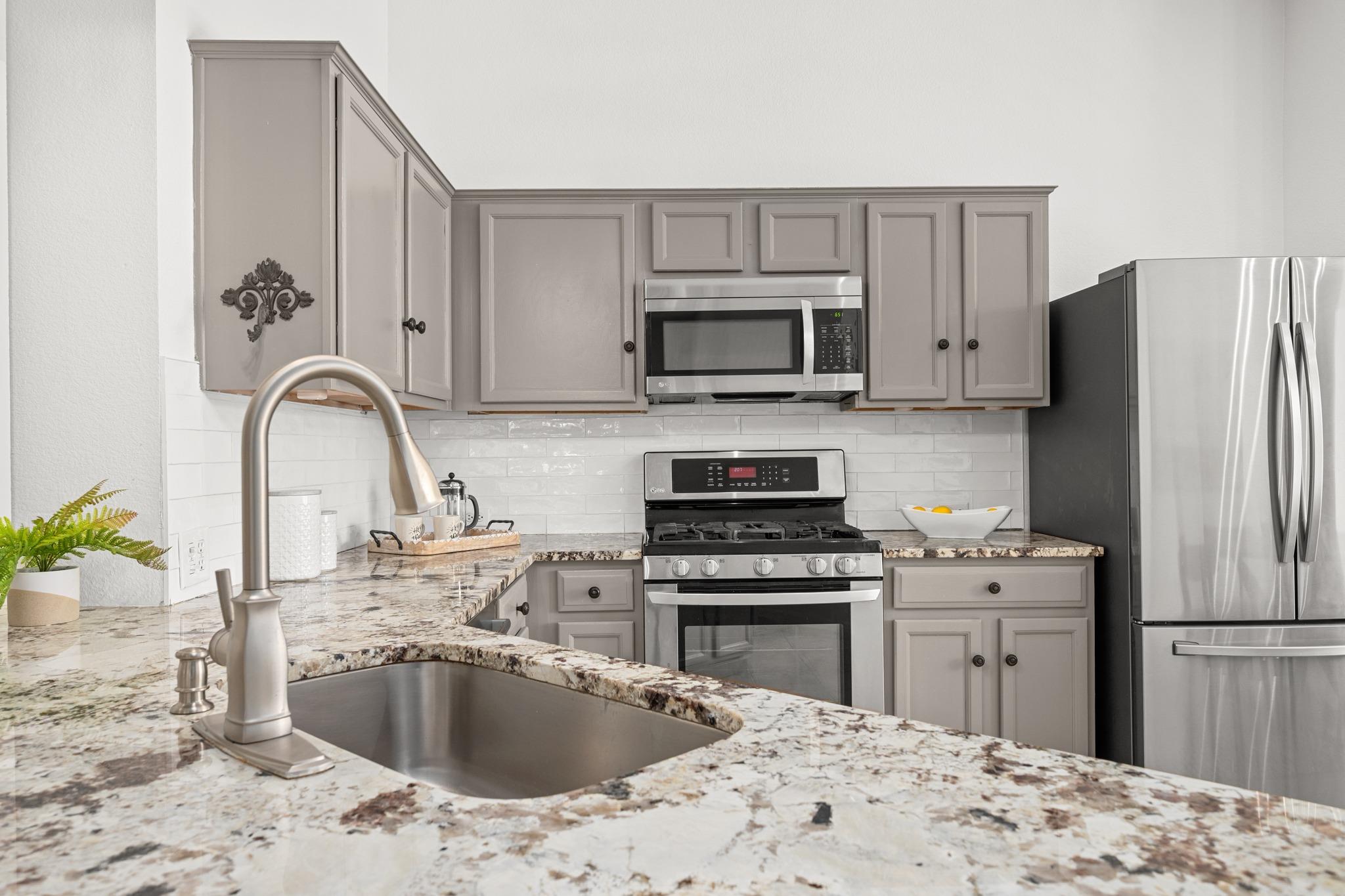 1001 Mapleridge Cir, Leander, TX 78641