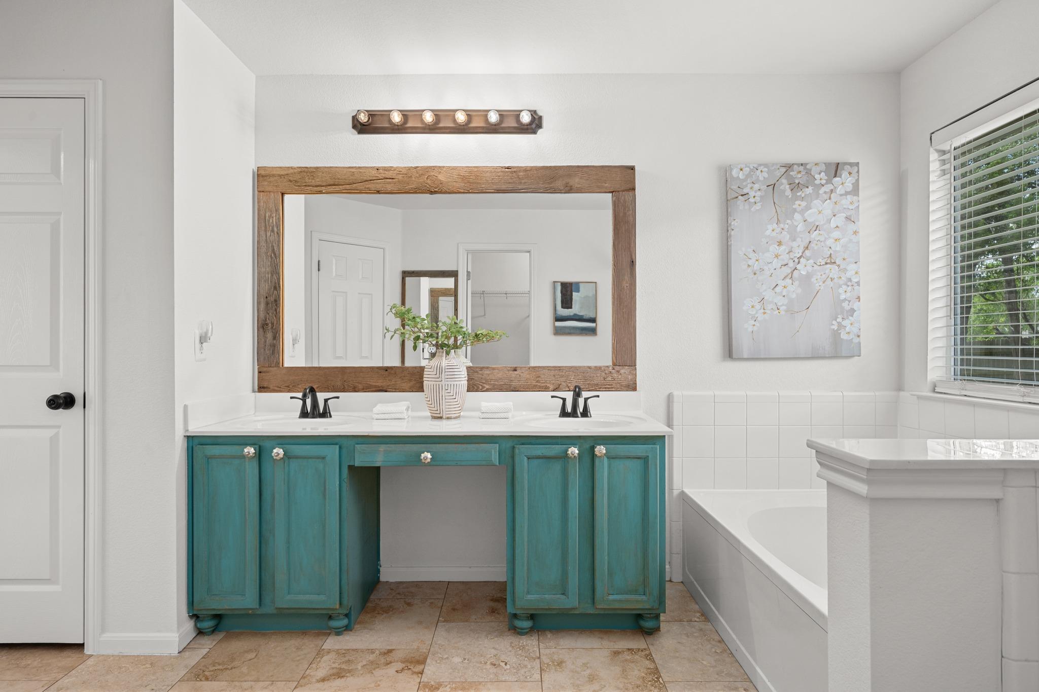 1001 Mapleridge Cir, Leander, TX 78641