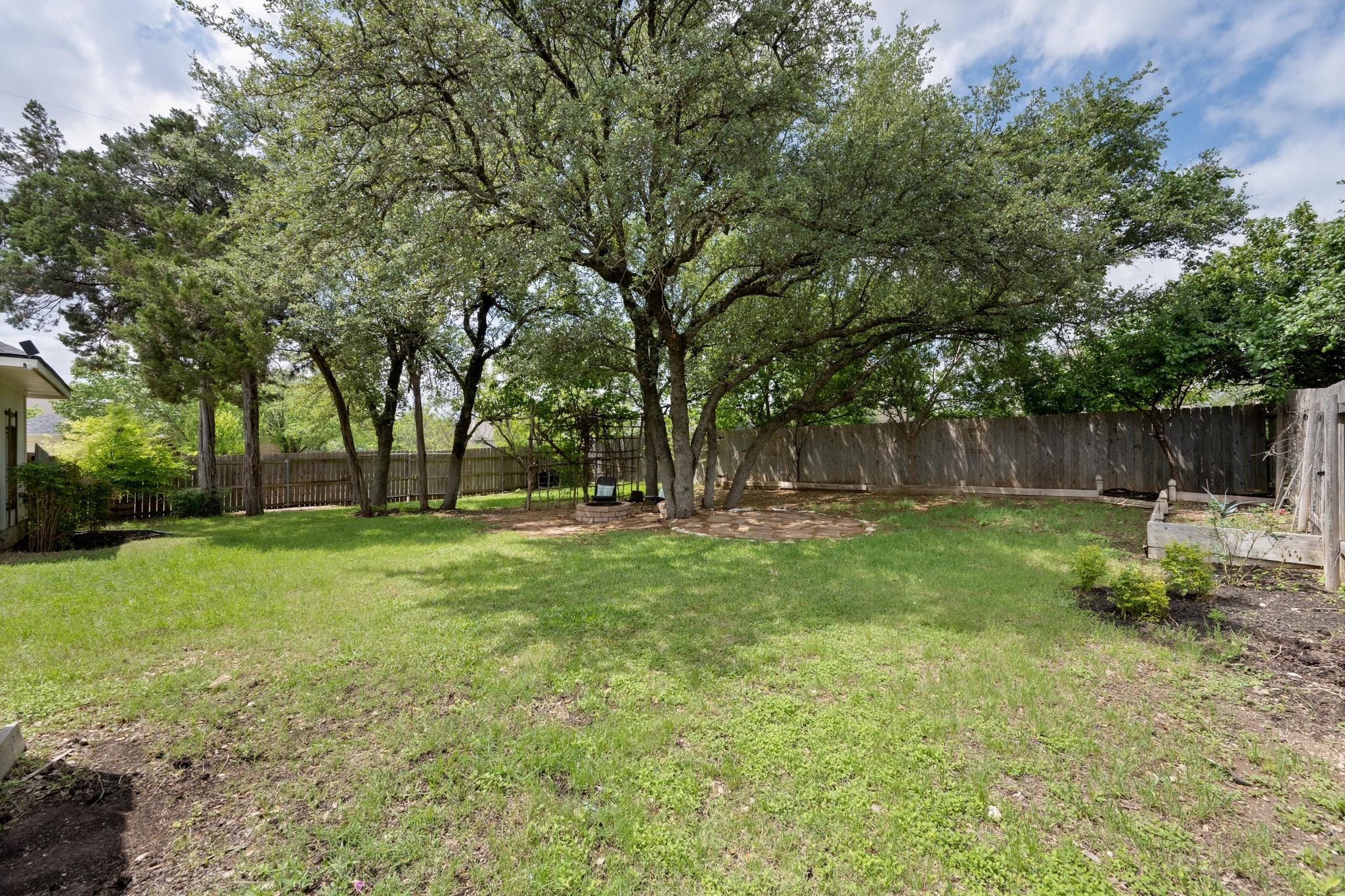 1001 Mapleridge Cir, Leander, TX 78641