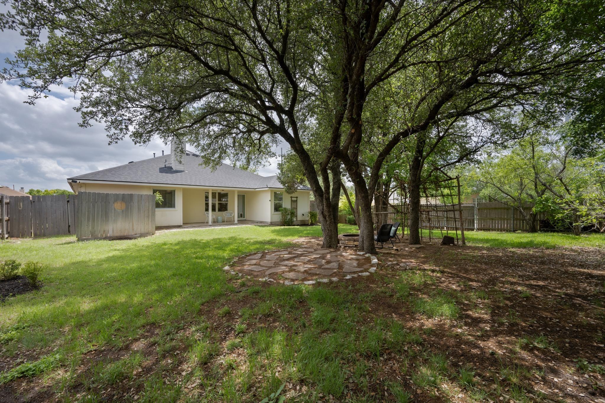 1001 Mapleridge Cir, Leander, TX 78641