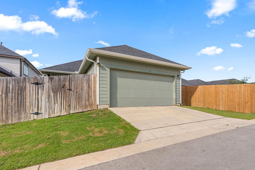 302 Timber Brook Dr, Hutto, TX 78634