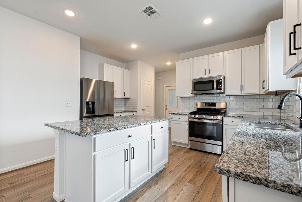 302 Timber Brook Dr, Hutto, TX 78634