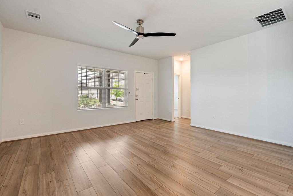 302 Timber Brook Dr, Hutto, TX 78634