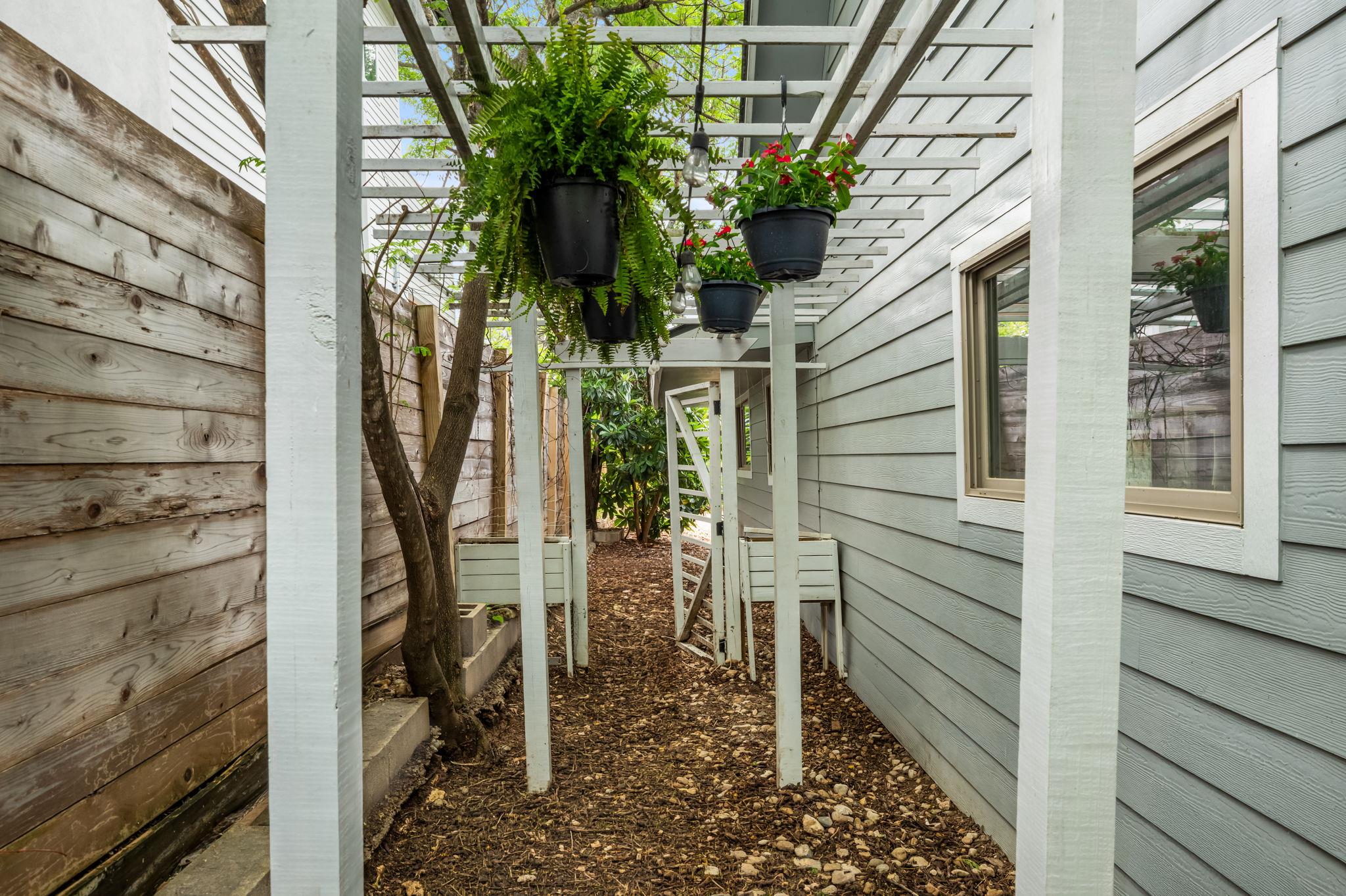 123 Havana St, Austin, TX 78704