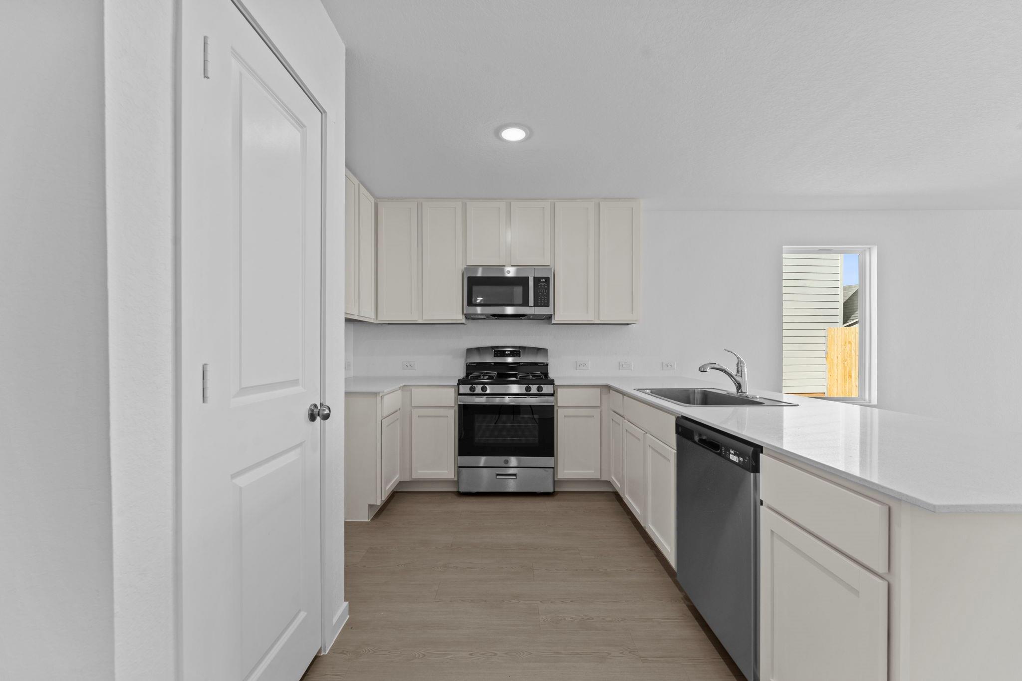 137 Alameda Dr, Fredericksburg, TX 78624