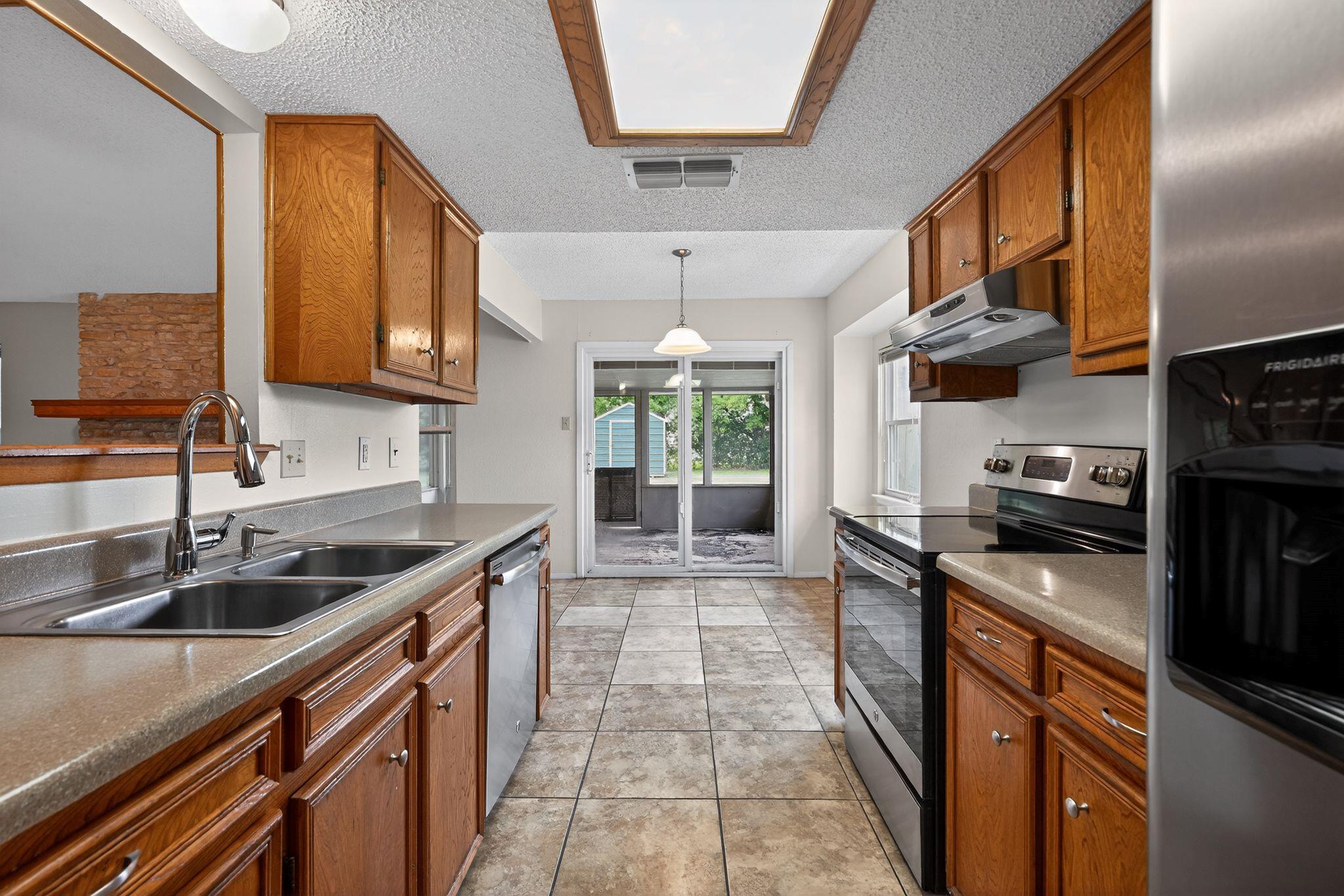 1911 Tipperary Dr, Leander, TX 78641