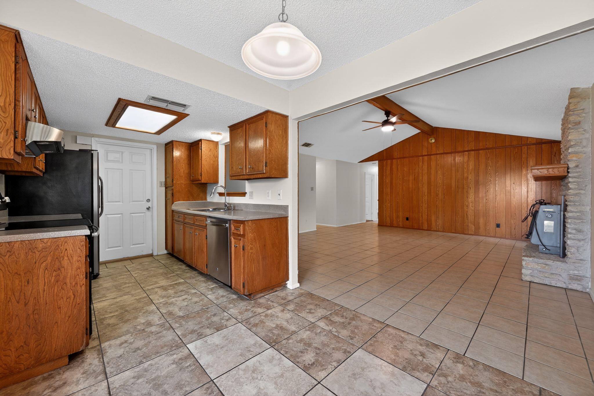 1911 Tipperary Dr, Leander, TX 78641