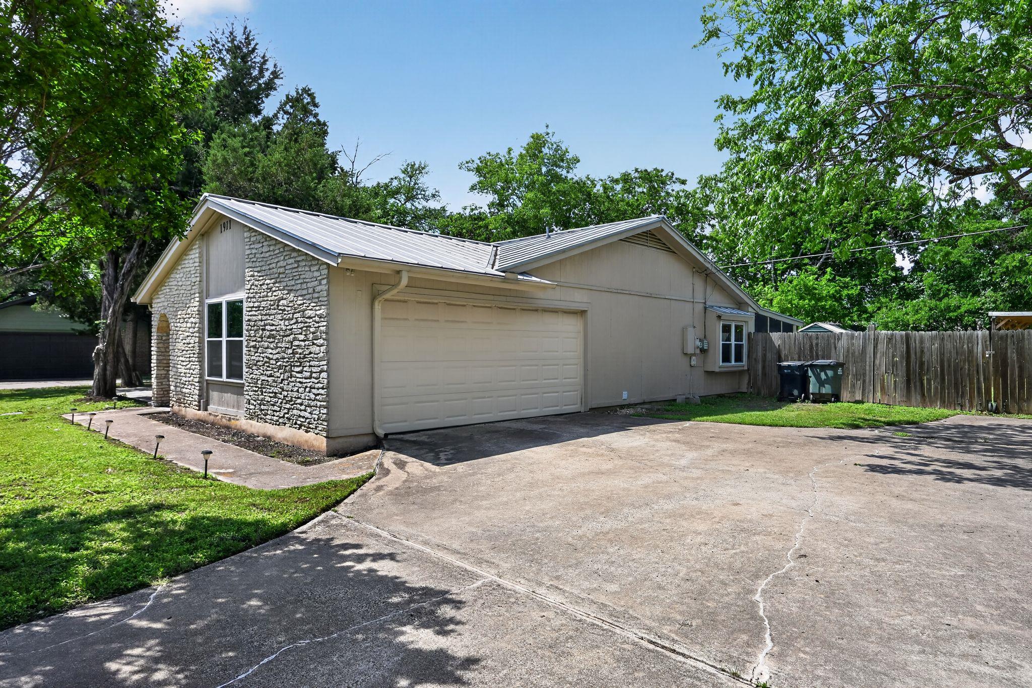 1911 Tipperary Dr, Leander, TX 78641